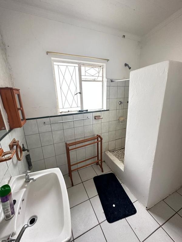 To Let 4 Bedroom Property for Rent in Sunnyside Eastern Cape